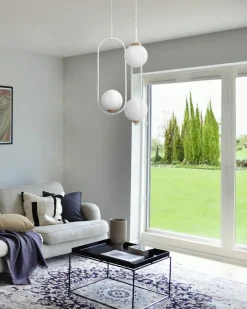Sklep Kaja Biała lampa wisząca ze złotym, ozdobnym elementem K-5300 z serii ARLENA Shop