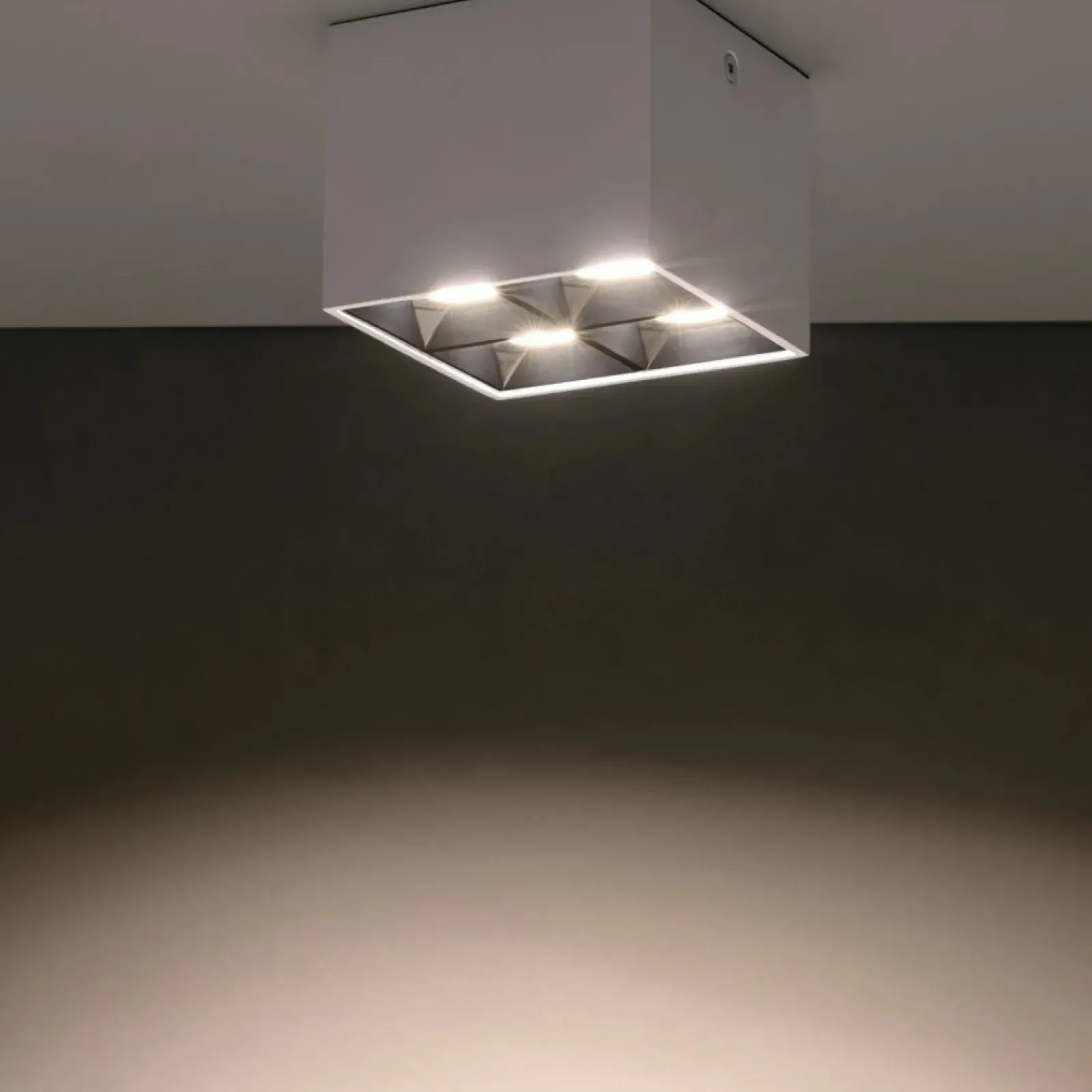 Sklep Kaja , kwadratowy spot natynkowy 8,2cm 36° 4000K 10051 MIDI LED | Kaja* Lampy Led