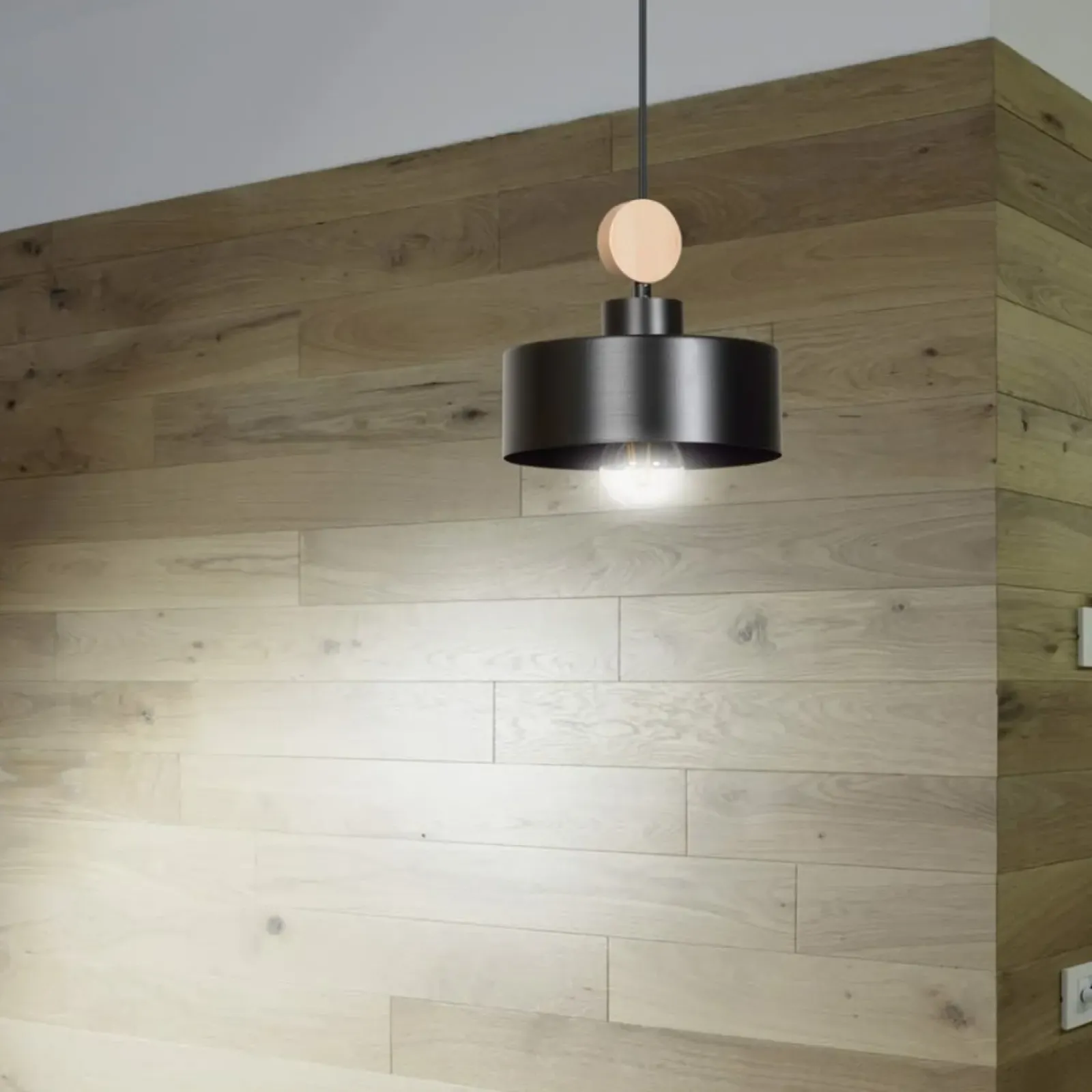 Sklep Kaja Czarna lampa wisząca z drewnianym elementem 582/1 | Kaja Oświetlenie czarny Clearance