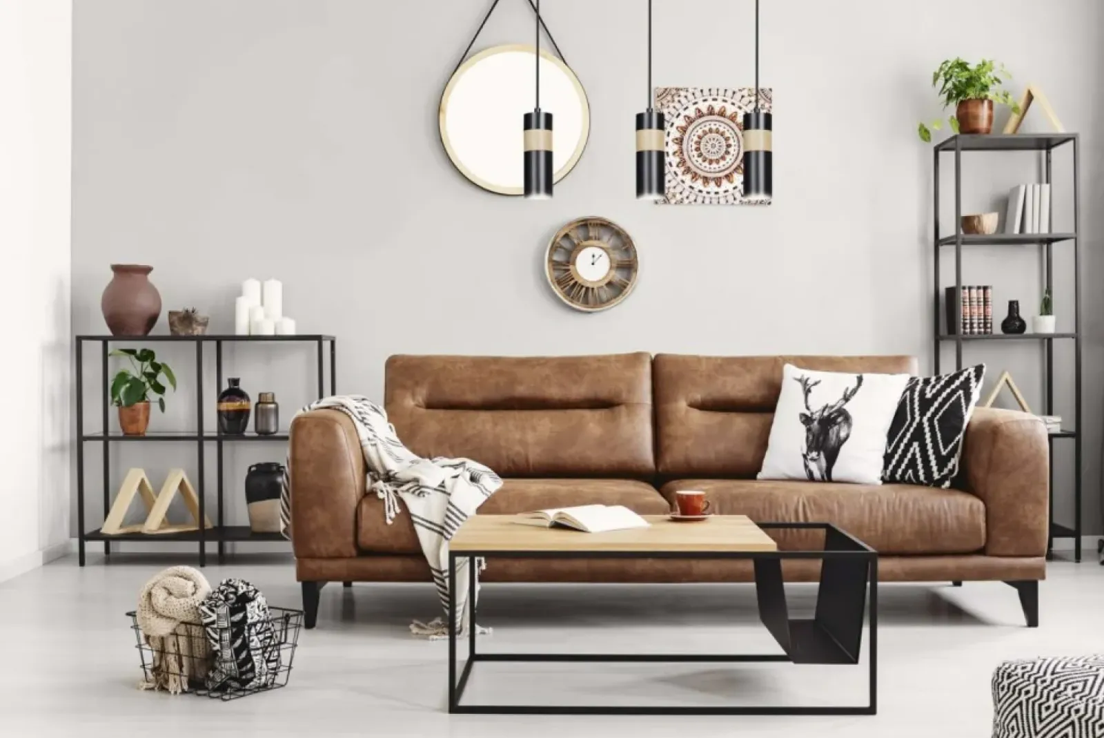 Sklep Kaja Czarna lampa wisząca z drewnianym zdobieniem 732/3 z serii AKA Store
