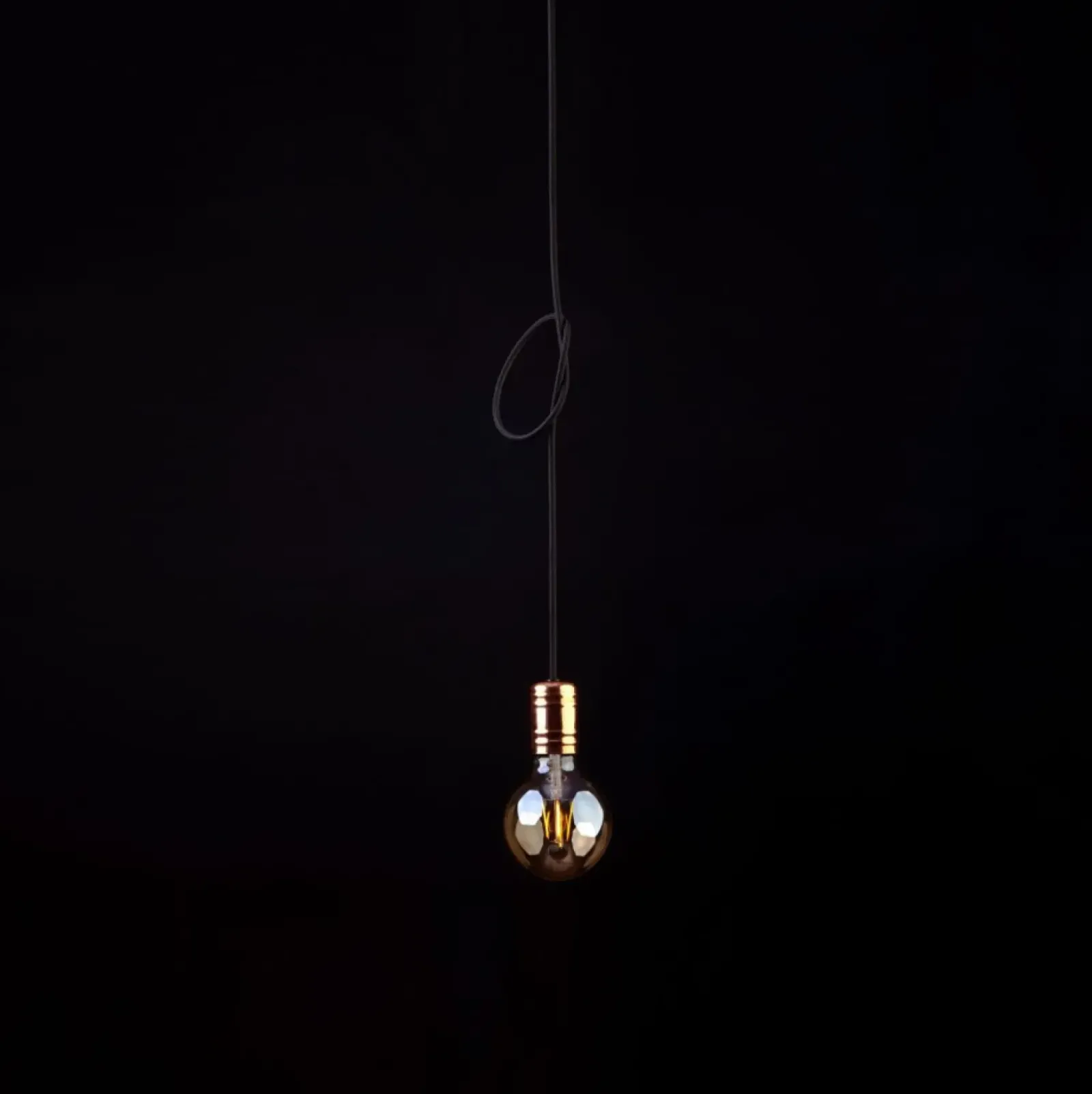 Sklep Kaja Czarna lampa wisząca z miedzianą oprawką 9747 | Kaja Oświetlenie czarny Fashion
