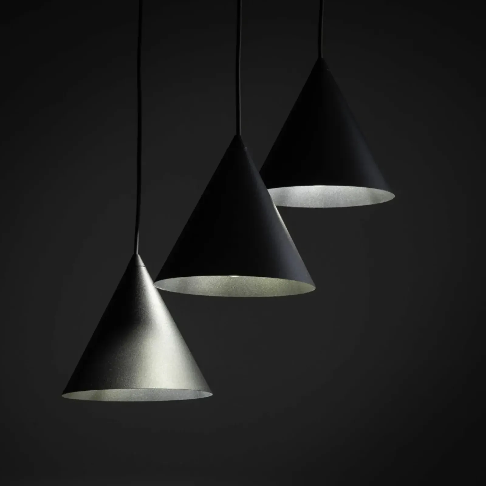 Sklep Kaja Czarna lampa wisząca ze stożkowymi kloszami TK 10067 CONO | Kaja New