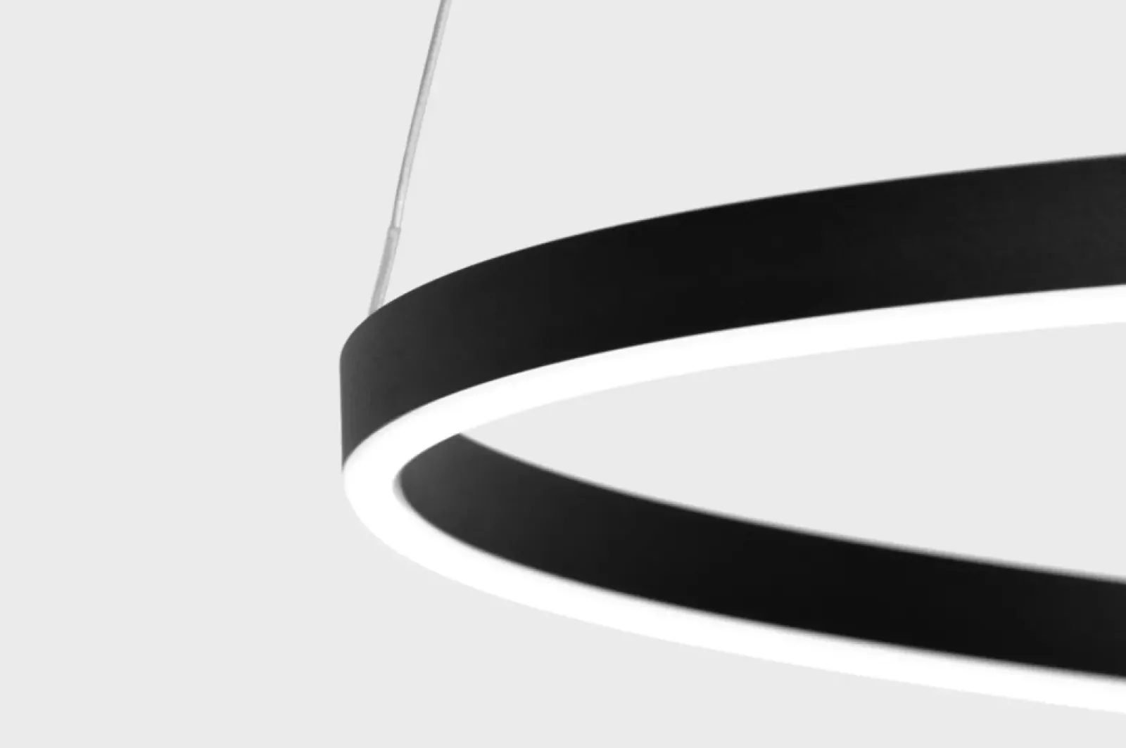 Sklep Kaja Efektowna, czarna lampa wisząca, LED o mocy 50W K-8183 z serii KOLOSO | Kaja Ośw czarny Store
