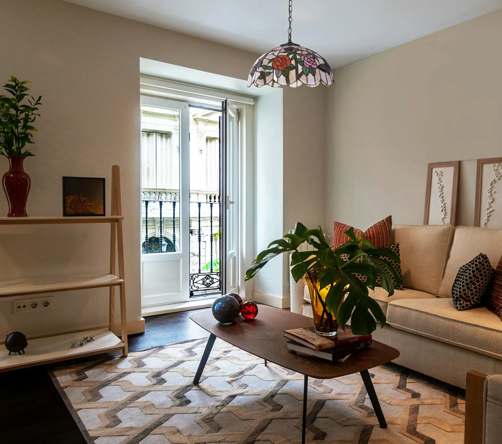 Sklep Kaja Lampa wisząca, dekoracyjny witraż z różyczkami K-P16835 z serii ROSE* Randole Tradycyjne|Żyrandole Tradycyjne - Retro