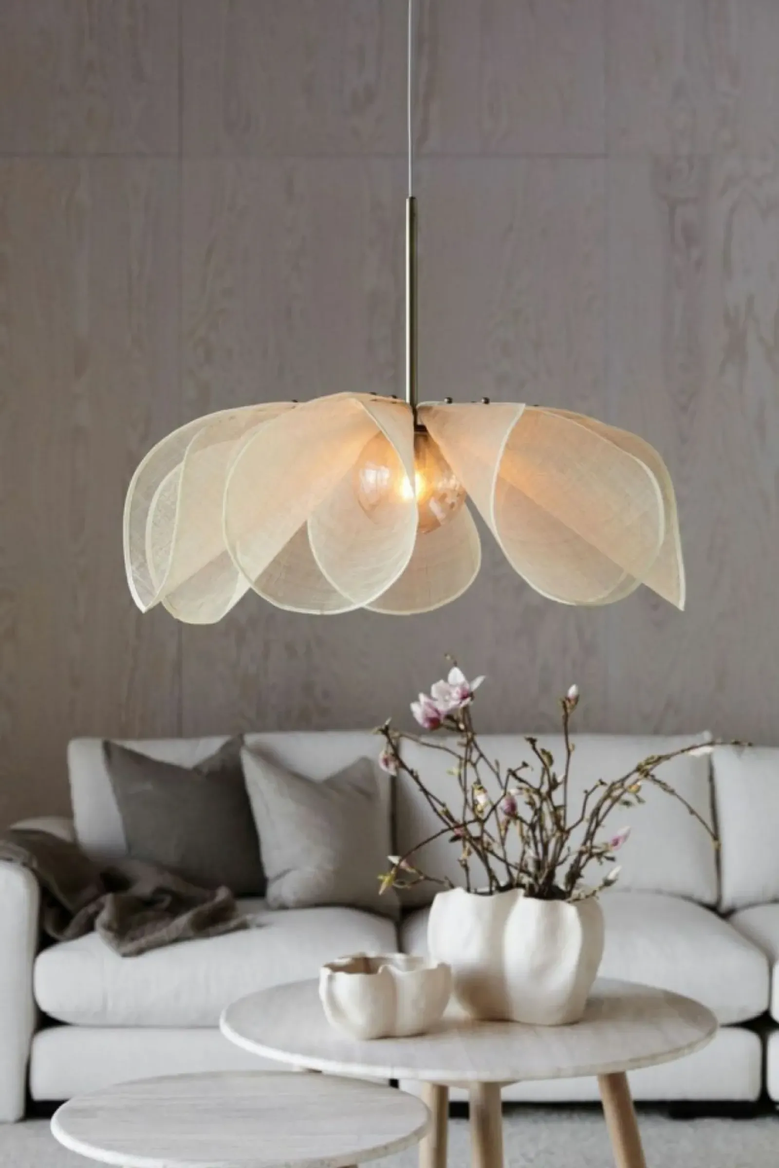 Sklep Kaja Lampa wisząca z beżowym, nietypowym abażurem 108661 STYRKA | Kaja Store