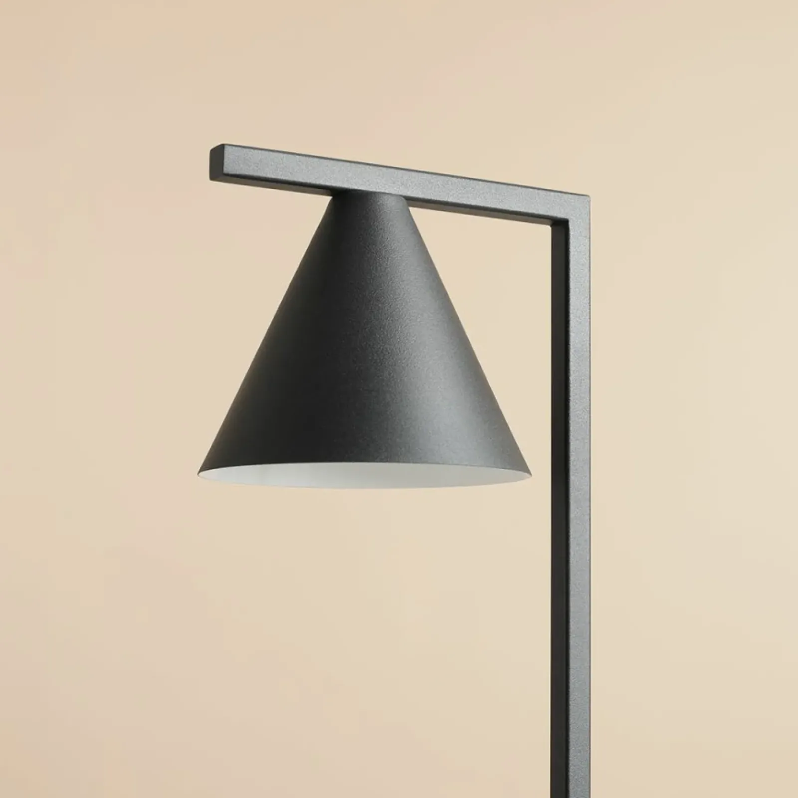 Sklep Kaja Minimalistyczna, geometryczna lampka biurkowa 1108B1 z serii FORM* Lampki Biurkowe