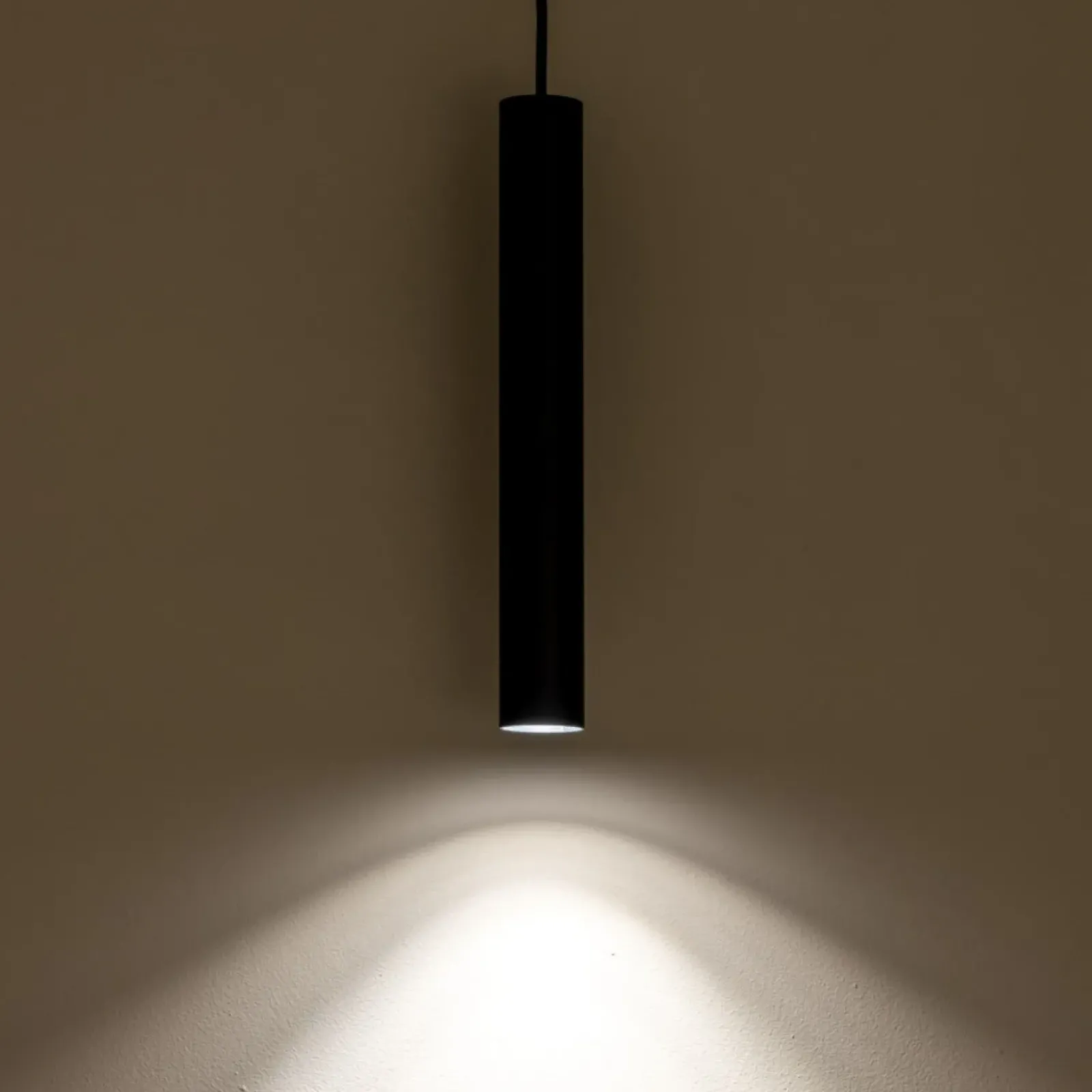 Sklep Kaja Minimalistyczny, regulowany zwis, tuba 30cm 10771 FOURTY | Kaja czarny Store
