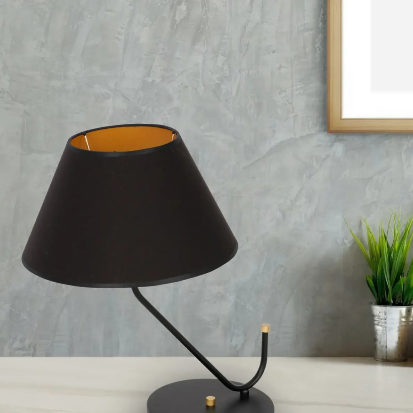 Sklep Kaja Nietuzinkowa lampa stołowa z czarnym abażurem MLP4914 z serii VICTORIA | Kaja Oś* Lampki Stołowe Z Abażurem|Tradycyjne Lampki Stołowe