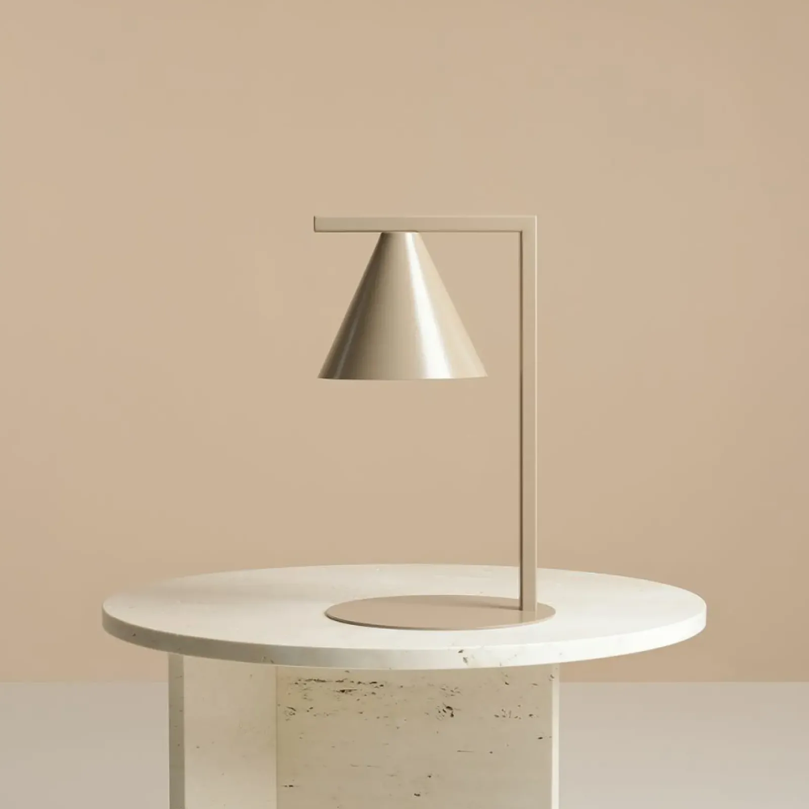 Sklep Kaja Stylowa, beżowa lampka biurkowa w stylu modern 1108B17 z serii FORM* Lampki Biurkowe
