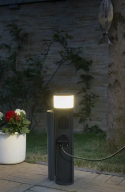 Sklep Kaja Słupek oświetleniowy z gniazdami elektrycznymi EL3113 z serii ELBORN | Kaja Oświ* Lampy Ogrodowe Stojące