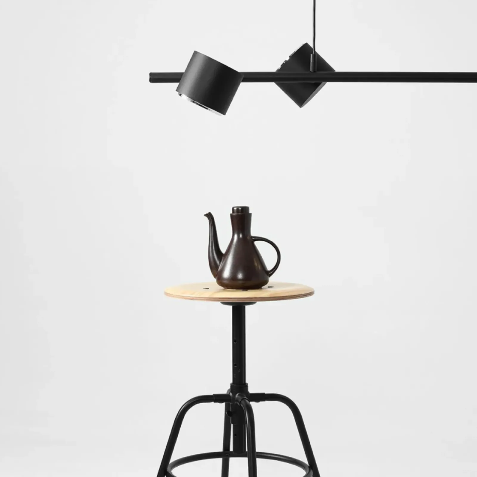 Sklep Kaja Żyrandol czarny z reflektorami do salonu 1047L BOT | Kaja Oświetlenie Zadzwońporabattel.783200183(8-16)/mailsklep@kaja.com.pl Hot